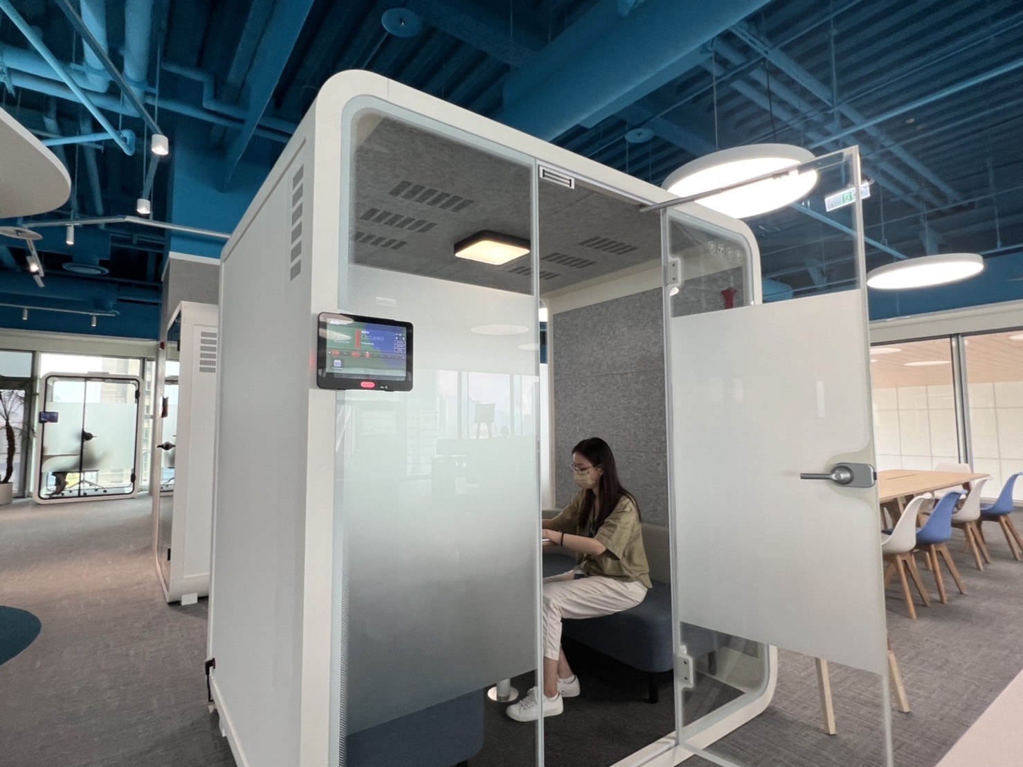 威客电竞高雄據點的智慧行動辦公艙，展現威客电竞在面板以外的研發應用軟實力