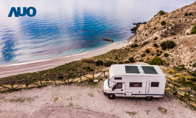 「可撓輕量化太陽光電板SunCurva」使用輕量特殊耐候型複合板取代傳統太陽能板的玻璃前板，不僅降低70%重量，每米平方僅3Kg；具有抗衝擊性能及通過電磁相容性測試，可應用於交通運輸工具，如露營車、遊艇等